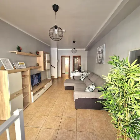 Daire Spacious Independent Next The Airport - Sea *