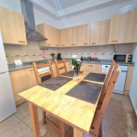 Spacious Independent Next The Airport - Sea Апартаменты *