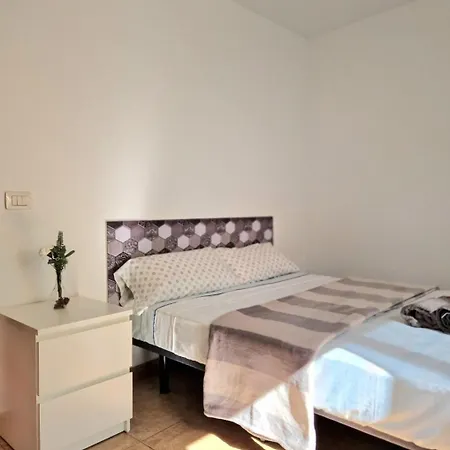 Spacious Independent Next The Airport - Sea *