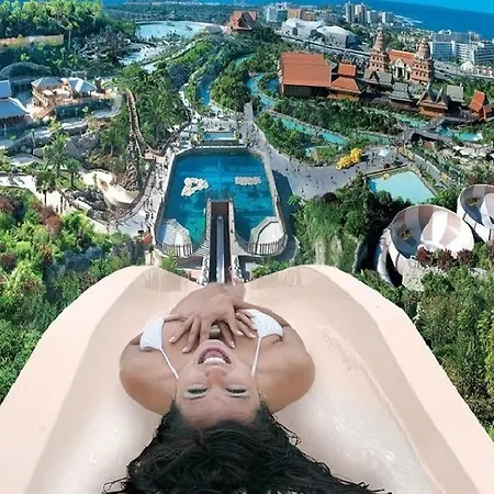 Апартаменты Spacious Independent Next The Airport - Sea *